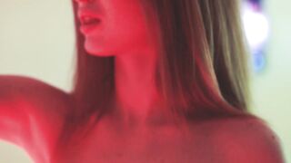 Curvy booty babe Michelle H masturbates in the bedroom