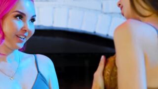 Lesbian STEPMOM Aaliyah Love facesitted by teen Madi Meadows