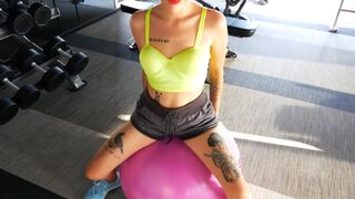 Amateur Thai MOMMY gym & huge cock workout to keep her fit & in shape