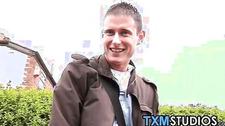 Smooth twinks ass pumping & spilling jizz in car threeway