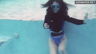 Watch Emi Serene cum underwater