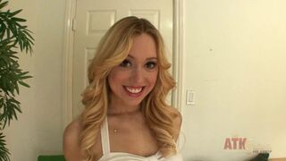 Gorgeous blonde beauty Lucy Tyler strips down & uses her vibrator on her clit to orgasm