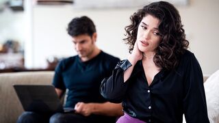 Hung IT called by big booty Latin COUGAR to get her laptop fixed