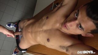 Muscle Worship & Handjob - Gypsy Breno Gomes